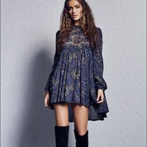 ✨HP✨Long Sleeve Hollow Vintage Dress✨